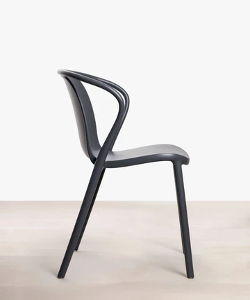 chaise gigi noir profil